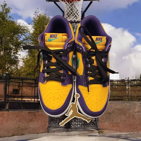 Nike Women's Size 9 Purple Lisa Leslie and Emerald mid top Sneakers. - Picture 4 of 10